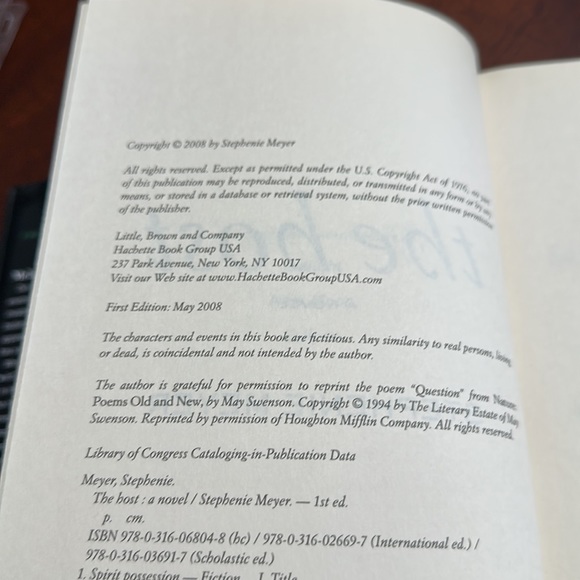 𝅺The Host Hardcover Book by Stephenie Meyer First Edition - Picture 10 of 10